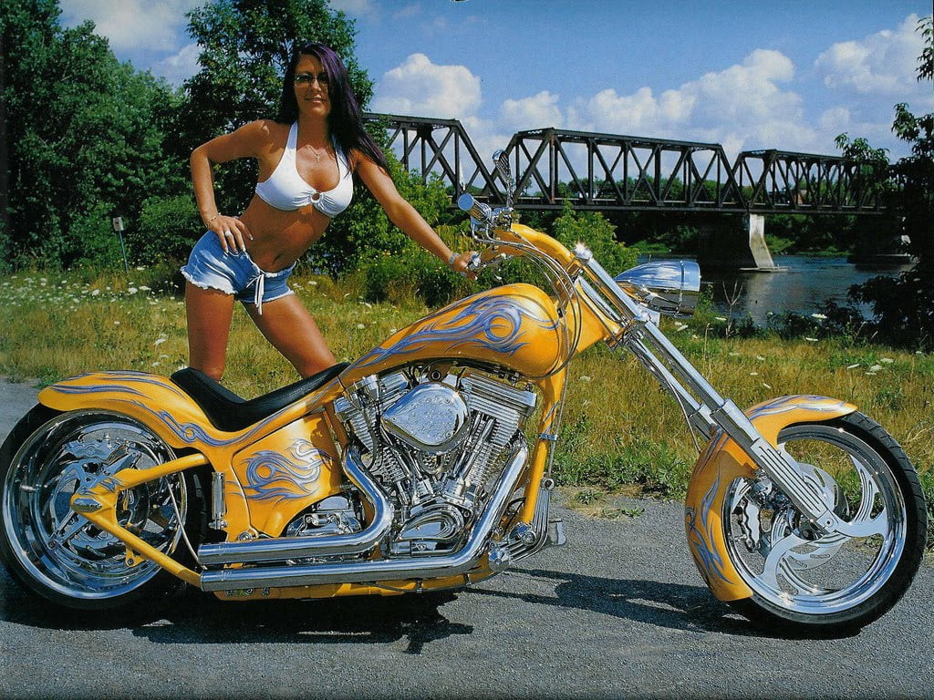 Moteras en bikini