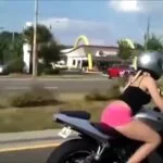 Chicas guapas en moto (2016)