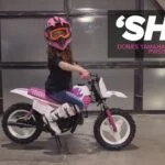 Shed Boys: Dora - la motociclista de tierra de seis años