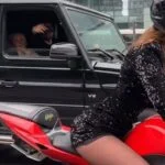 chica motociclista corriendo con mercedes g wagon
