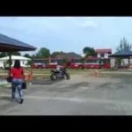 Aleatorio: motociclista practicando para obtener una licencia de clase de súper bicicleta