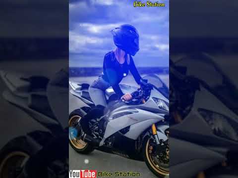 Chica con Super Bike |  Estado de chica súper motociclista |  Estación de bicicletas |  Estado de las muchachas del motorista del deporte