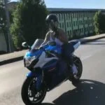 Chica motociclista en Superbike |  Race 2M # pantalones cortos