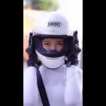 Chicas en bicicleta, chica en motocicleta # 300