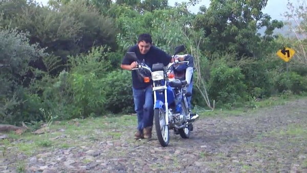 MOVER TU MOTO EN PARADO