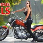 hermosas chicas en motocicletas