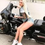 Chica motera del lunes 25 diciembre