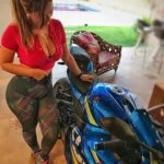 Chica motera del 24 febrero