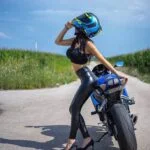 Chica motera del lunes 18 marzo