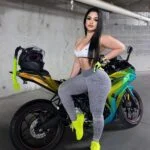 Chica motera del 08 mayo