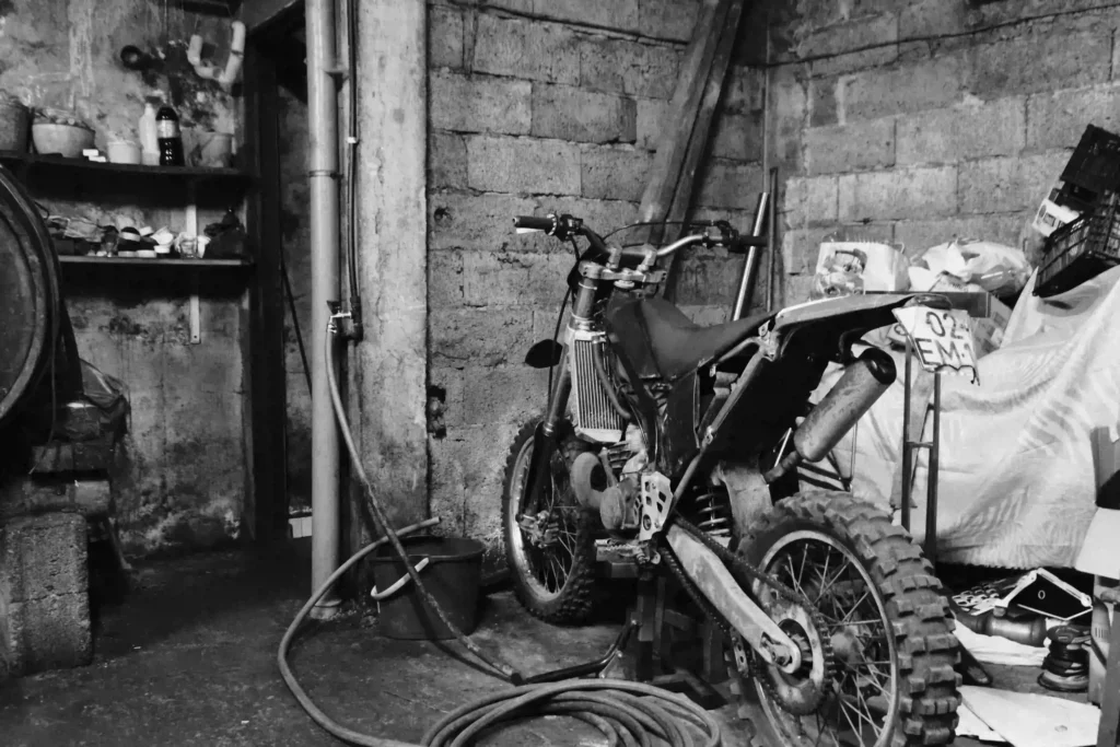 Motocicletas Enduro: Versatilidad y Resistencia para Aventuras 1 Entre el movimiento y el espíritu de la aventura