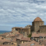 Descubre la Toscana en moto: Volterra y San Gimignano