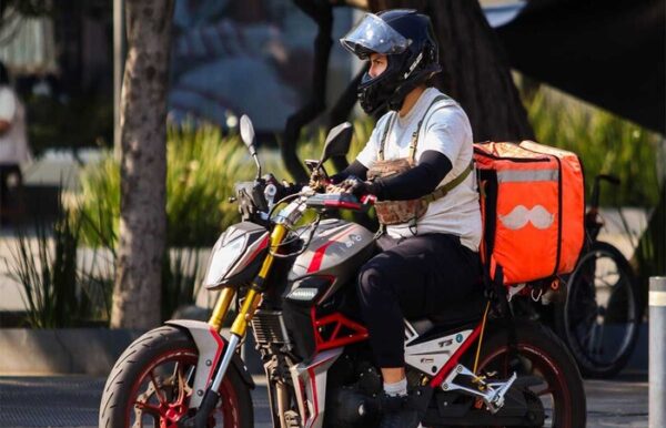 Nuevo reglamento de movilidad en Nuevo León endurece medidas para motociclistas y repartidores