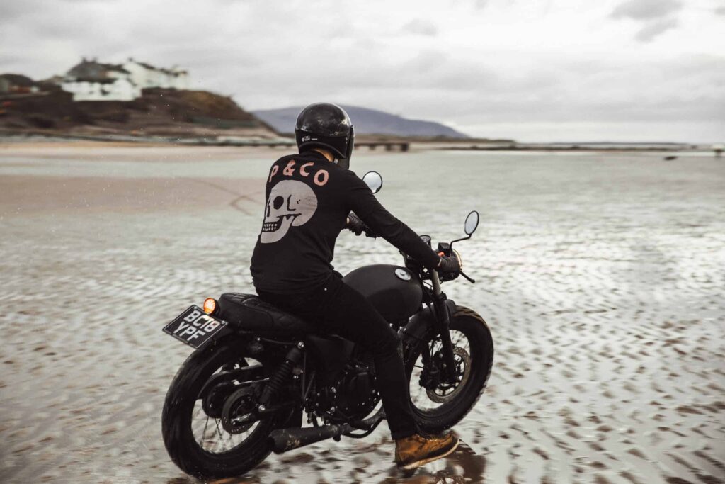 ¿En qué debemos fijarnos para comprar una chaqueta de moto?