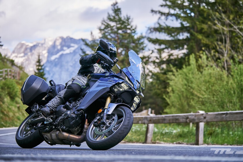 el truco japonés para viajar mejor en moto no es más potencia, sino más comodidad y muchísima tecnología