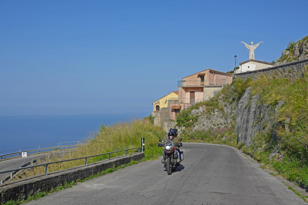 Desde Maratea hasta el Parque Nacional Pollino en Moto