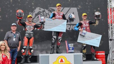 El piloto de la tripulación de demolición de motocicletas indios Loris Baz afirma que el rey de la primera carrera del Baggers® ganó en Road Atlanta