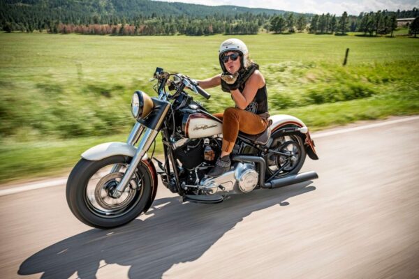 Sturgis Motorcycle Museum anfitriona de Pearl's Jam, celebrando a las mujeres en motociclismo, 4 de agosto