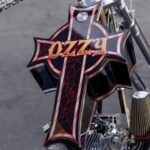 Ozzy Osbourne: La leyenda del rock y su icónica chopper personalizada
