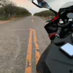 ¿Cuántos kilómetros se pueden recorrer en un día en moto?