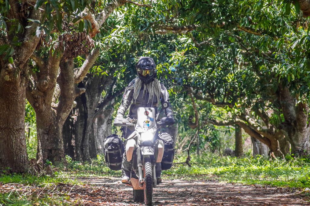 Consejos de viaje de motocicletas en solitario // Mujeres ADV Riders