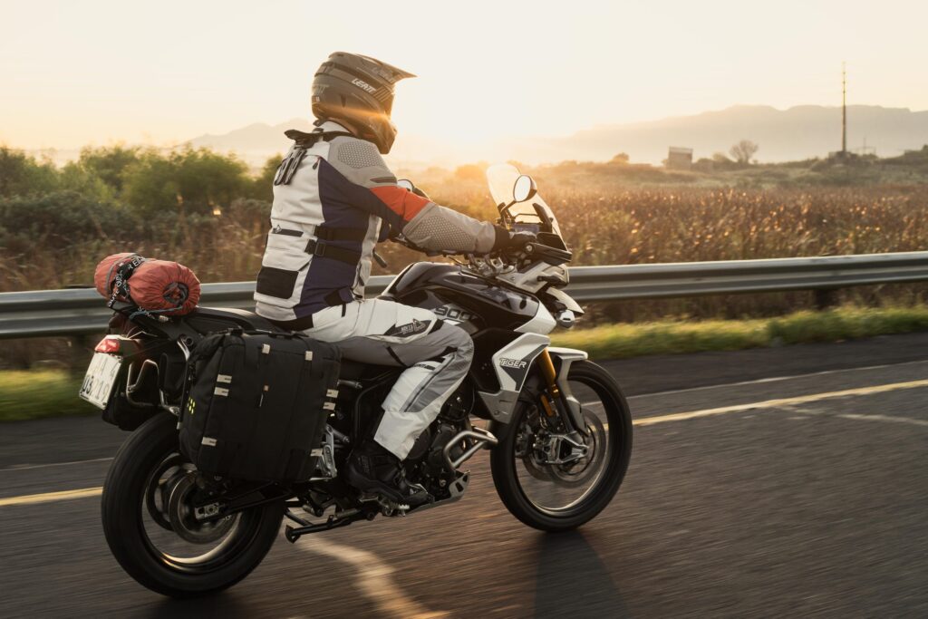 Leatt amplía su oferta para motociclistas, con ropa de aventura