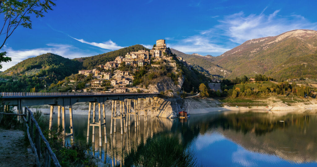 Lake Turano por moto: entre curvas y pueblos
