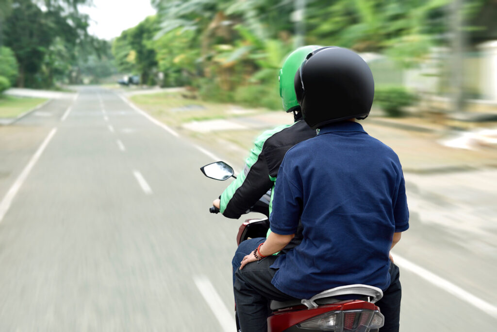 Viajar en dos motocicletas: seguridad y consejos prácticos