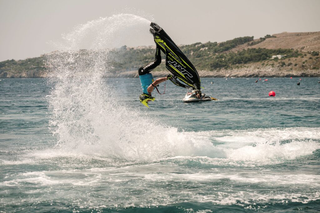Show on the Water in Fiumicino: la última etapa del Campeonato de Motocicletas de Motocicletas Italianas 2025 con la exposición "Il Mare a 360 °" y se acerca el telón de premios de los mejores conductores.
