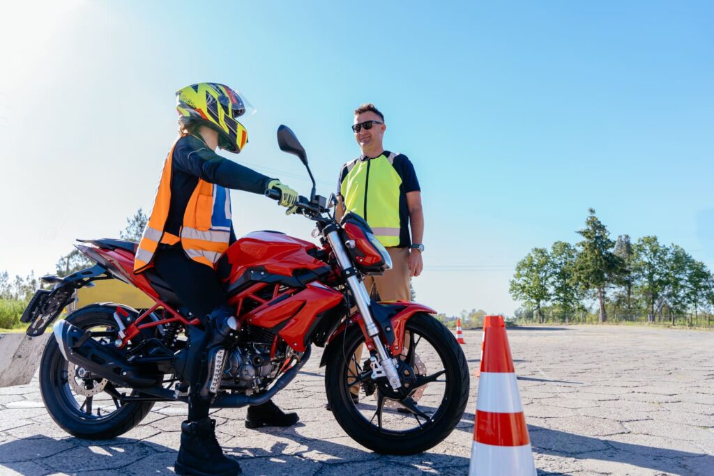 ¿A qué edad se puede sacar el carnet de moto 125?