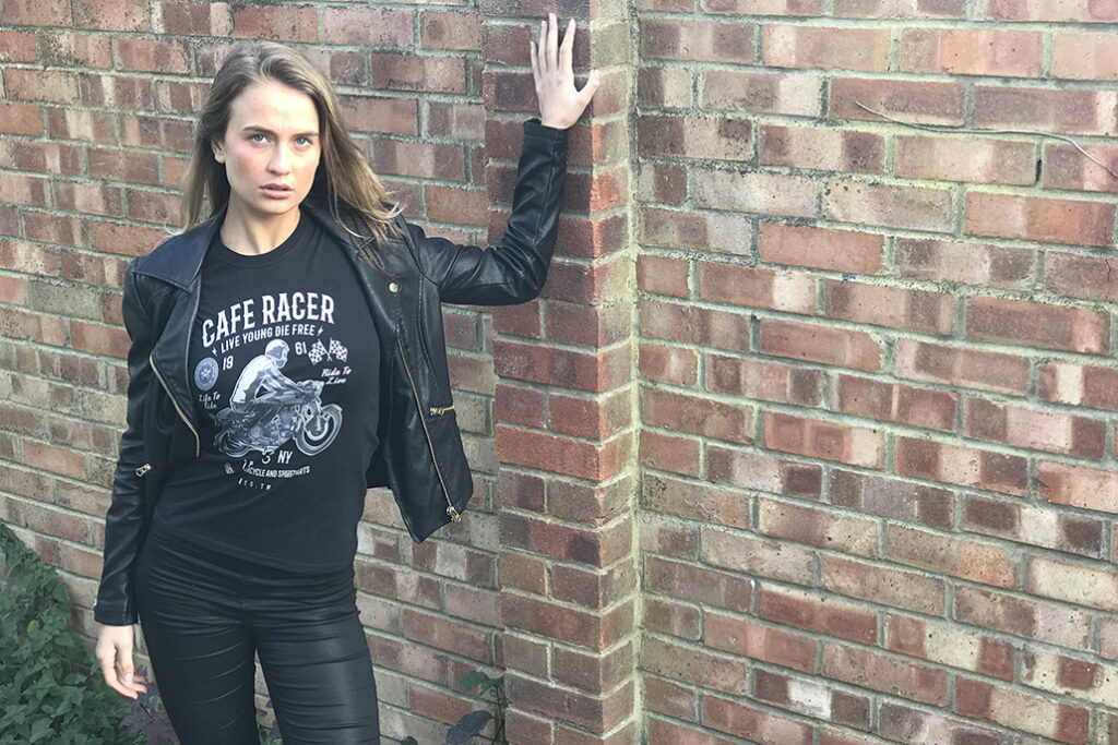 Mejora tu estilo con nuestras camisetas de moteros rudos