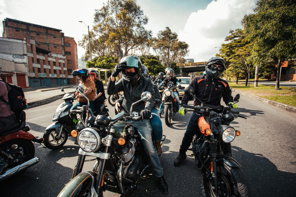 Colombia acelera su espíritu biker, el país se consolida entre los líderes mundiales del One Ride de Royal Enfield