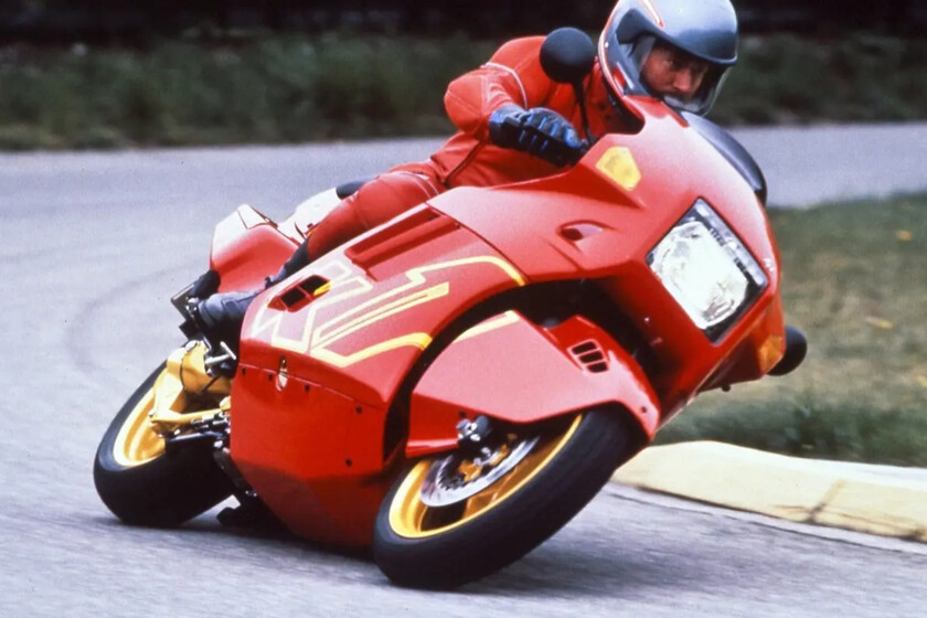 BMW K1: El fracaso que se convirtió en objeto de culto 1 Hace 40 años BMW quiso romper el mercado con una deportiva muy rara. Fue un fracaso, pero esa moto ahora vale un pastizal