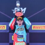 Kove hace historia ganando el mundial de Supersport 300
