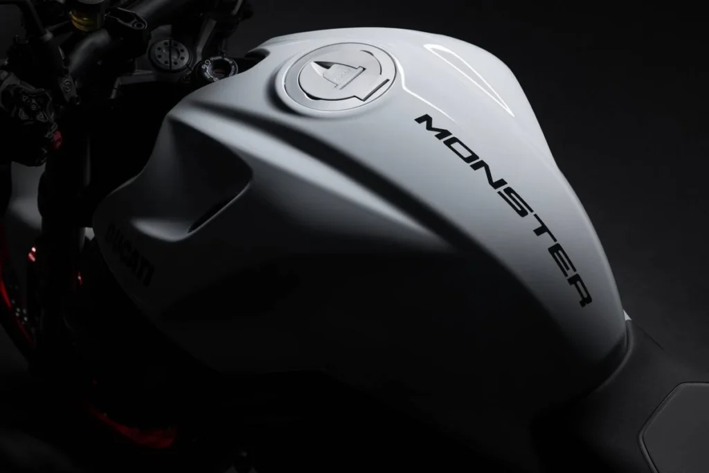 La nueva moto Ducati Monster 2026 estrena motor y pierde 4 kilos para ganar aún más velocidad