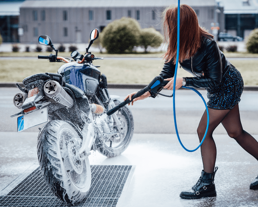 Almacenamiento de motocicletas para el invierno: 10 consejos esenciales