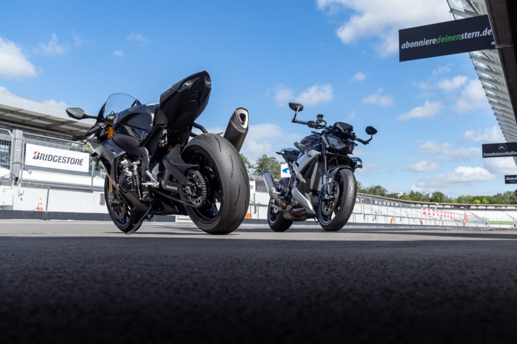 Neumático Bridgestone BATTLAX RACING STREET RS12: Rendimiento Premium 1 Bridgestone lanza el neumático deportivo premium para motocicletas BATTLAX RACING STREET RS12