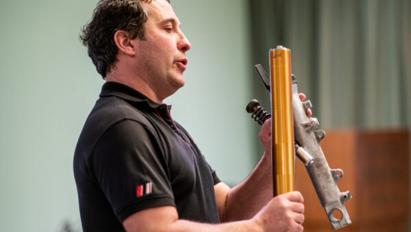 CURSO DE SUSPENSIÓN Y GEOMETRÍA DE MOTOCICLETAS