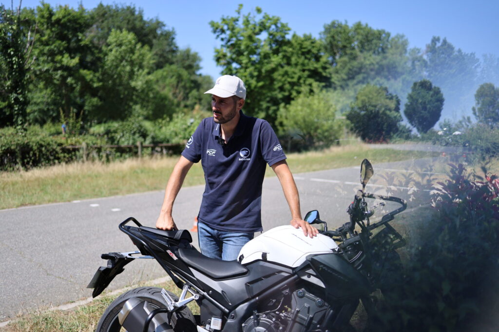 10 preguntas que no te atreverás a hacerle a tu instructor de escuela de motos