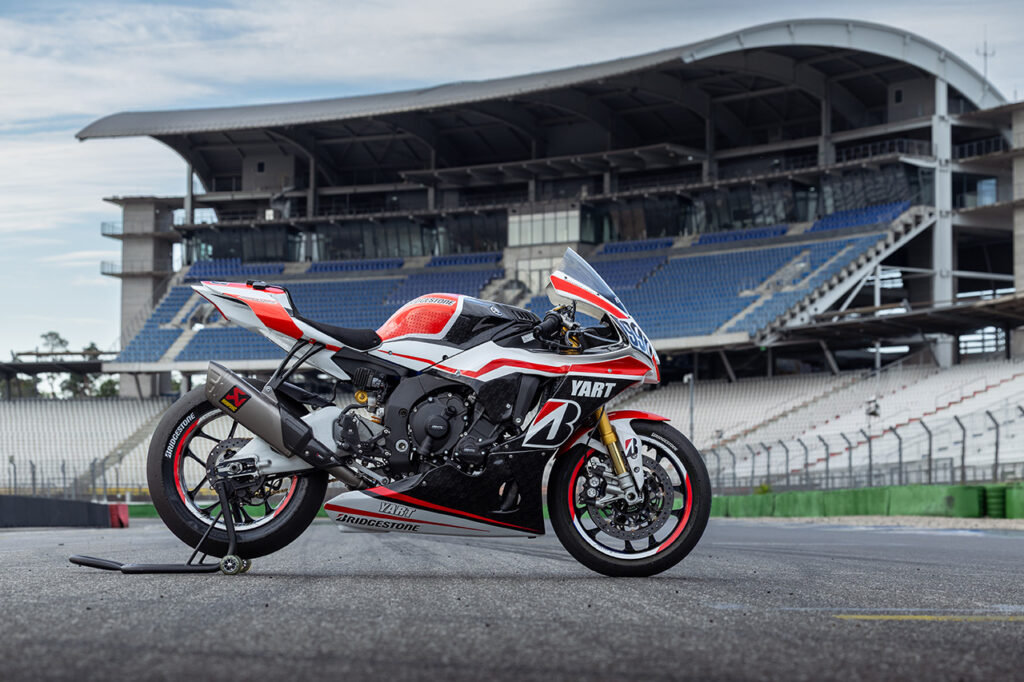 Bridgestone lanza el neumático liso para motocicleta RACING BATTLAX V03