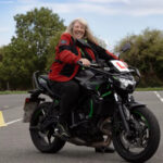 Nunca es tarde para ser motera: la inspiradora historia de Linda