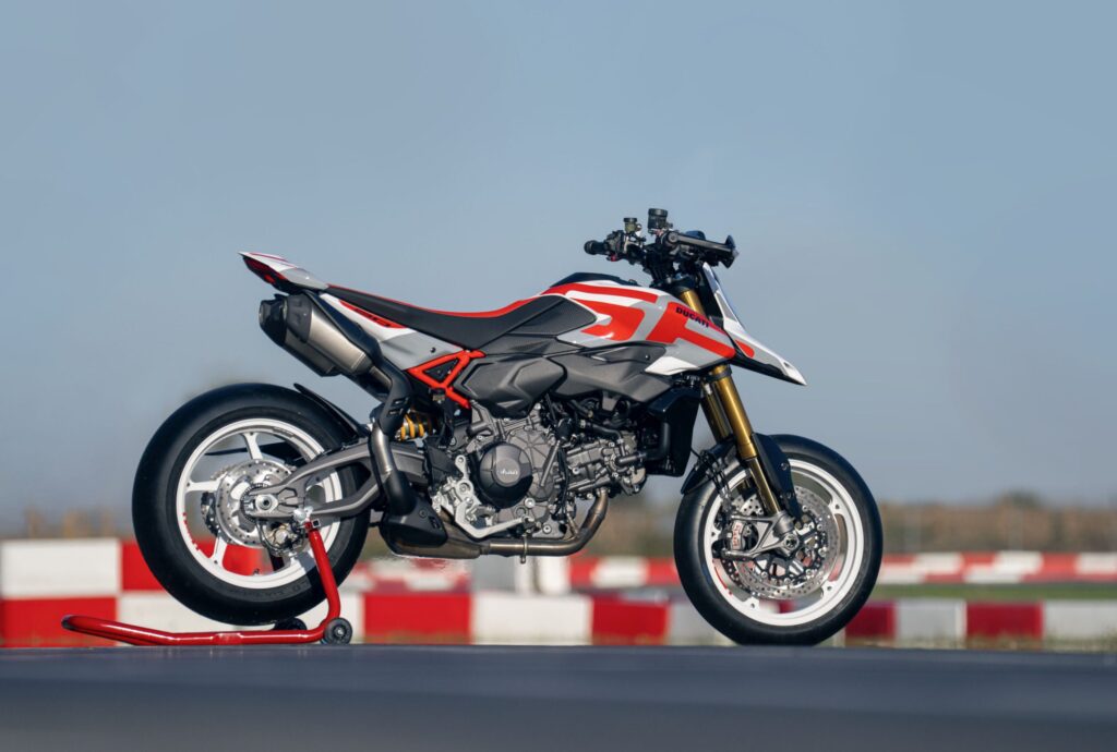 Ducati Hypermotard V2: La evolución de un Icono para 2026 1 Ducati Reinvents the Hypermotard for 2026 « MotorcycleDaily.com – Motorcycle News, Editorials, Product Reviews and Bike Reviews