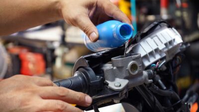 Líquido de frenos de moto: ¿cuál usar y cuándo cambiarlo?