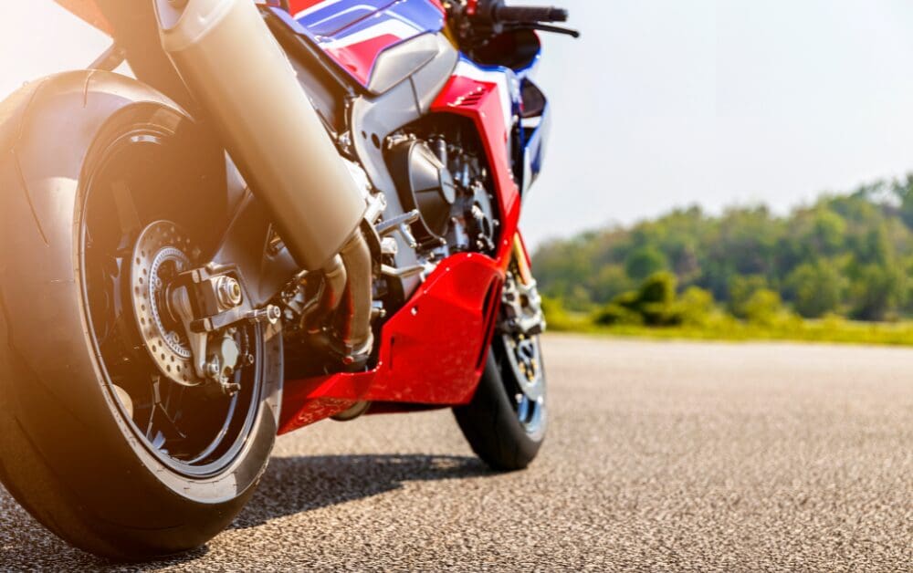 Distracciones en la conducción de motocicletas: un peligro real 1 ¿Son la electrónica de las motocicletas una distracción peligrosa?