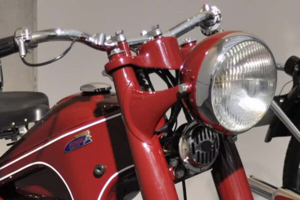 Las cuatro motos japonesas que cambiaron el motociclismo 3 Hace 70 años nacieron cuatro motos que cambiaron la historia del mundo. Todas eran japonesas, y fue una lucha encarnizada