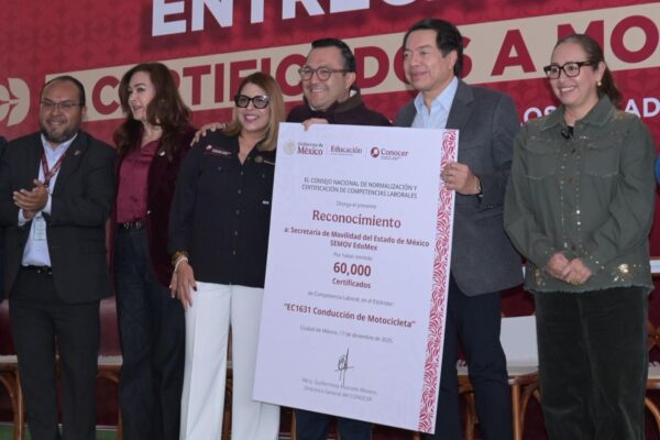 EdoMex y SEP entregan cascos certificados a 60,000 motociclistas 2 EdoMex Y SEP Celebran La Certificación De 60,000 Motociclistas