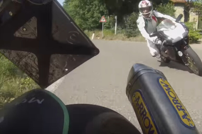 Aprilia RS125 vs Cagiva Mito: La rivalidad que marcó una generación 1 El eterno duelo motero nunca fue Honda-Yamaha. Fueron una Aprilia RS125 y una Cagiva Mito que hicieron amar las motos a toda una generación