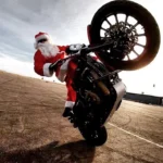 Películas navideñas para amantes de las motos: risas y aventuras