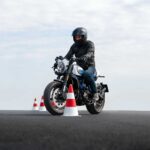 Edad para conducir una moto: permisos y requisitos en España