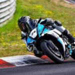 ¿Moto o coche? La Yamaha R1 en Nürburgring contra un Porsche 911